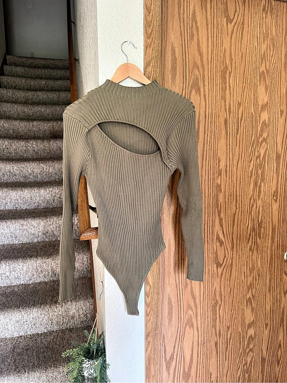 Ribbed Cutout Bodysuit in Olive Green Size 2X Like New